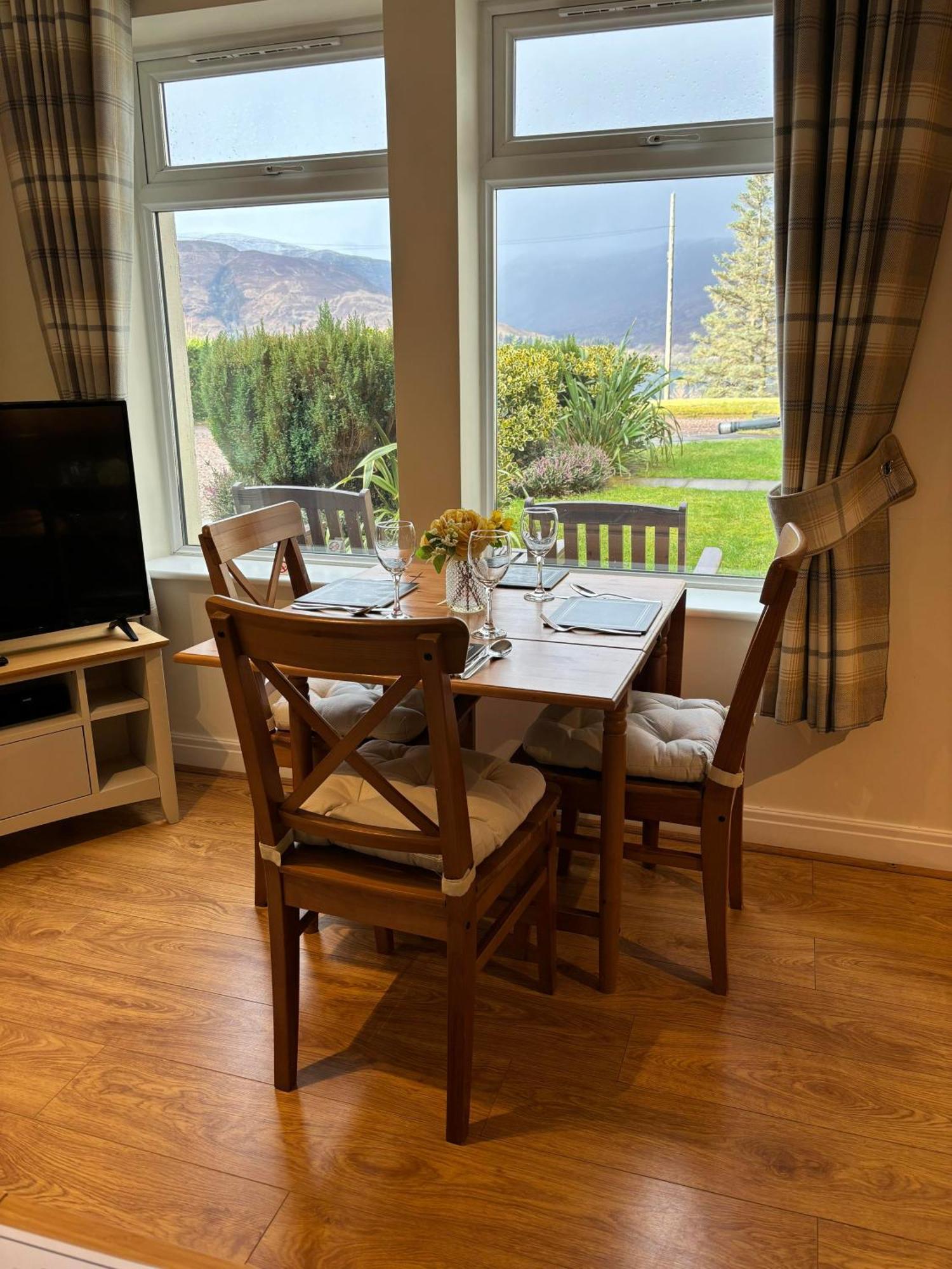 Conaglen, Glenloch View, Fort William 2-Bedroom Loch Side Flat Bagian luar foto