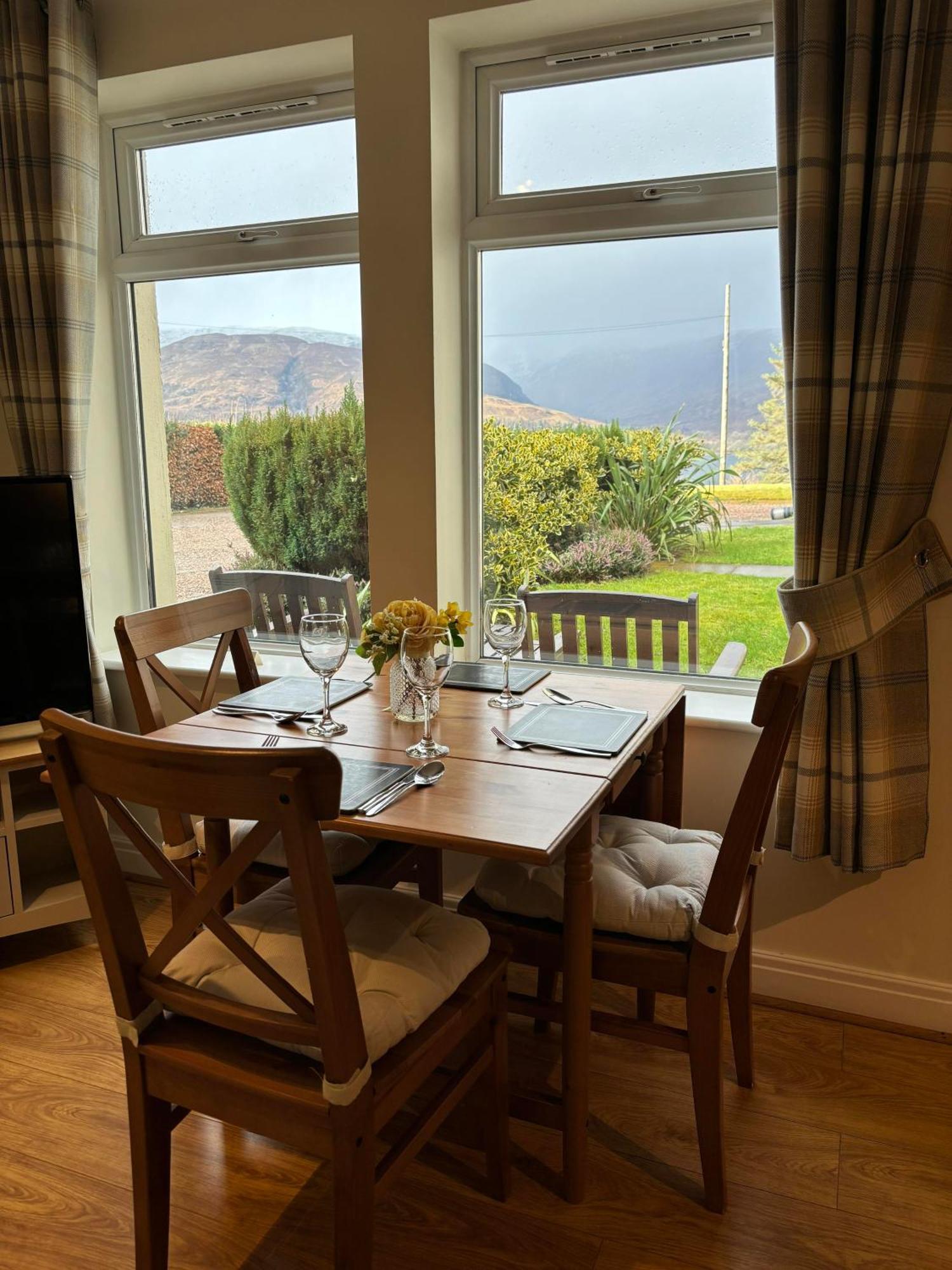 Conaglen, Glenloch View, Fort William 2-Bedroom Loch Side Flat Bagian luar foto